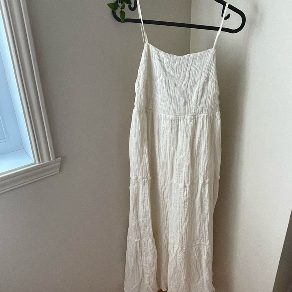 Princess Polly cream maxi dress
Size: US2 / UK6 - Picture 4 of 7